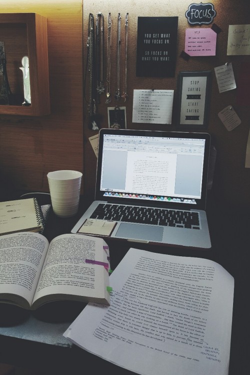 studyingdeadlocks:Exams are over but still have an essay due...