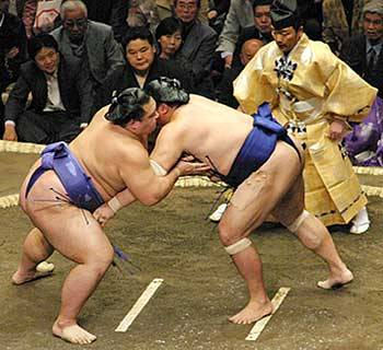 El arte de pesar lo justo.
Se ven pocos gordos por Japón (a no ser que vayas a presenciar un combate de Sumo, claro.). Según las estadísticas, uno de cada dos norteamericanos tiene sobrepeso. Sin embargo sólo uno de cada cinco japoneses padece este...