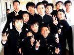Escolares
No tengo datos completos al respecto, pero me parece que todos los escolares de Japón llevan uniforme. Los chicos llevan unos feísimos modelitos que parecen de academia militar. Los de las chicas son más aceptables. En cualquier caso, se...