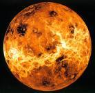 Hot.
En inglés, el adjetivo “hot” es sinónimo inequívoco de “erótico”. ¿Tendrá algo que ver con el hecho de que en Venus la temperatura media es de 462 grados centígrados?