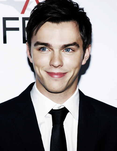 My Passion For Beauty! - his eyes are amazing! Nicholas Hoult is gorgeous!