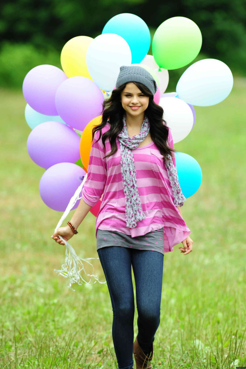 Selena Gomez baggy shirt balloons beanie beautiful colorful dream out loud jeans oversized shirt striped scarf