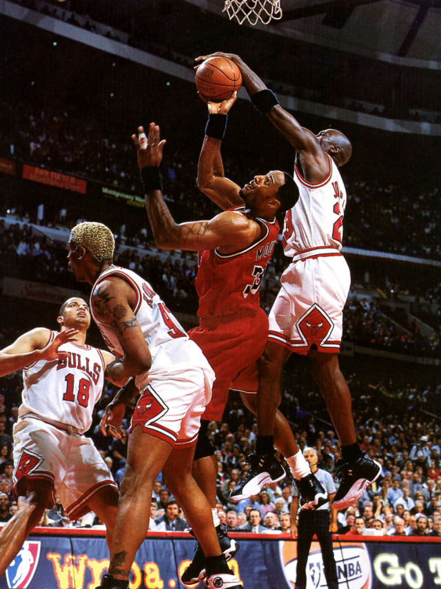 Micheal Jordan - Air Jordan 12 - KICKS ON CARDS