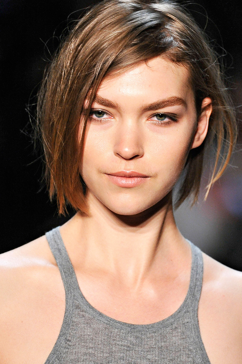 For The Girls Who Yearn For Shorter Hair Arizona Muse On The