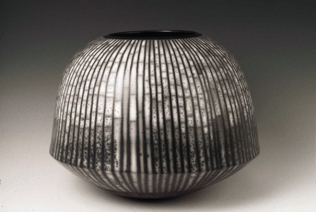 David Roberts: Vessel with Lines #3 – Ceramics Now