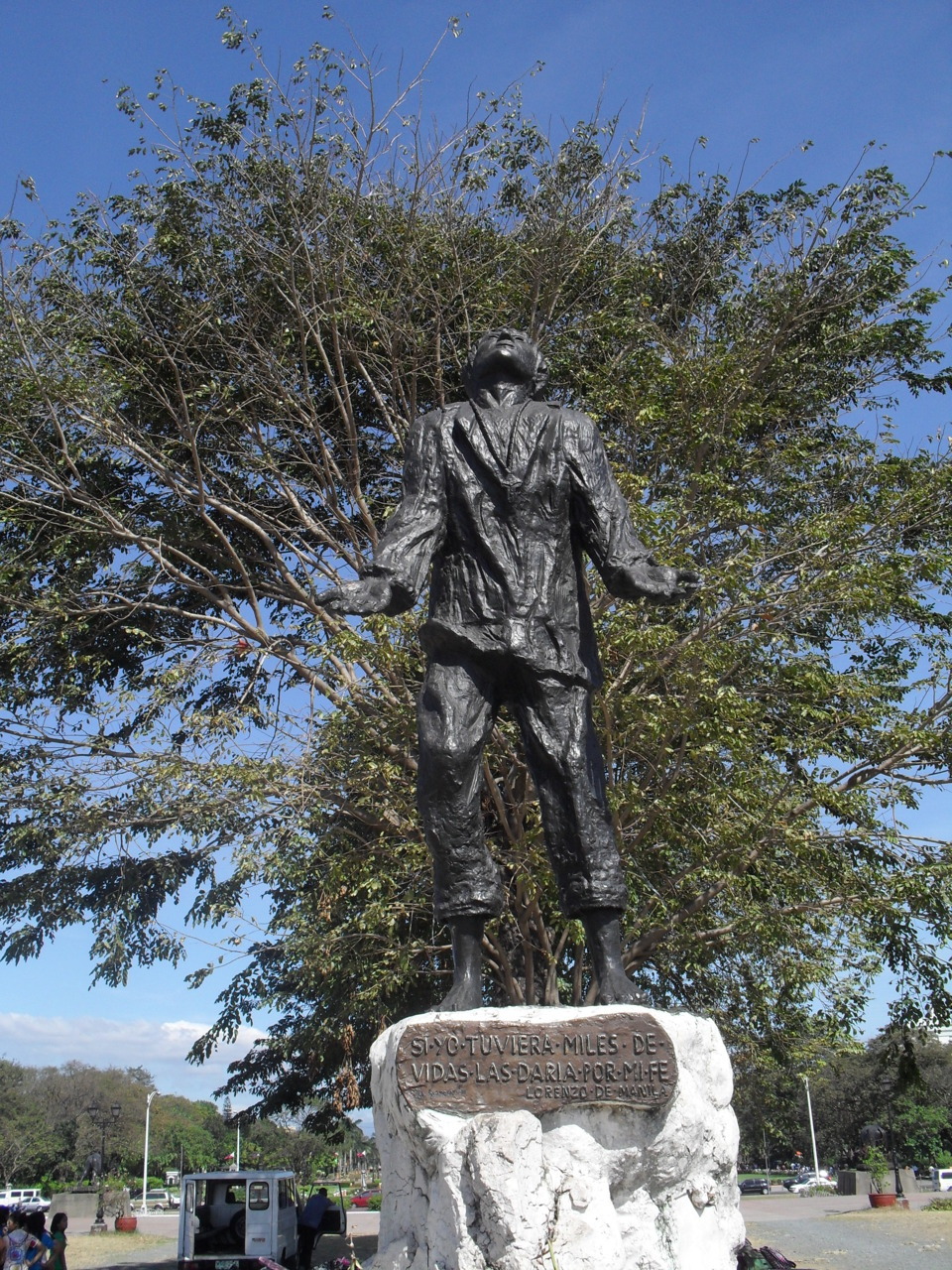 Noble and Ever Loyal City • San Lorenzo Ruiz. Statue of ...