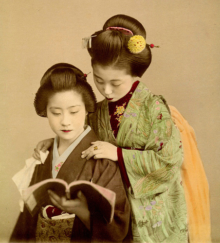 Geiko and Maiko (1900)