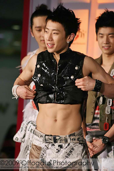 467px x 700px - KPOP PORN â€” Jay Park shows off his abs
