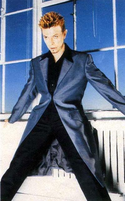 David Bowie in a shiny suit appreciation. - ~~αἰβοῖ~~ | eschatonblues