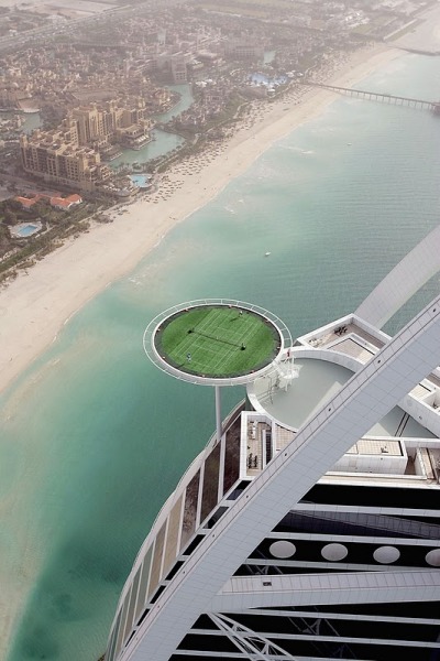 micasaessucasa:<br /><br />(via Dubai builds World’s Highest Tennis Court in Burj al-Arab | flylyf)<br />