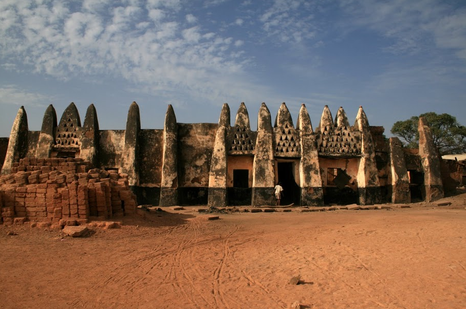 Architecture in Ghana This used to be the palace... - Understanding Ghana