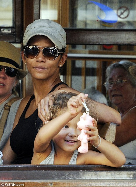nahla Halle Berry black mother smile cutie cute