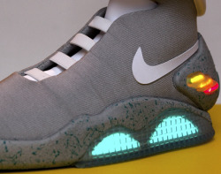 self lacing nike mag