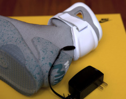 self lacing nike mag