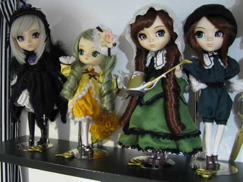 fuckyeahpullip:we love rozen maiden, evidently…