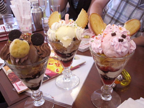 ellxgee:Let’s order this at a maid cafe in Akihabara.~G