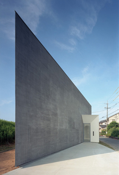 theblackworkshop:<br /><br />Riverbank House in Kikugawa, Japan<br />