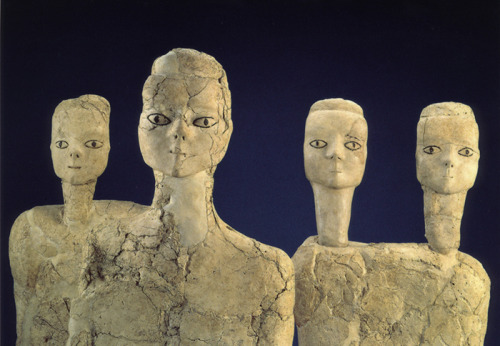 metalashell-blog:‘Ain Ghazal figures, primitive statues from a...