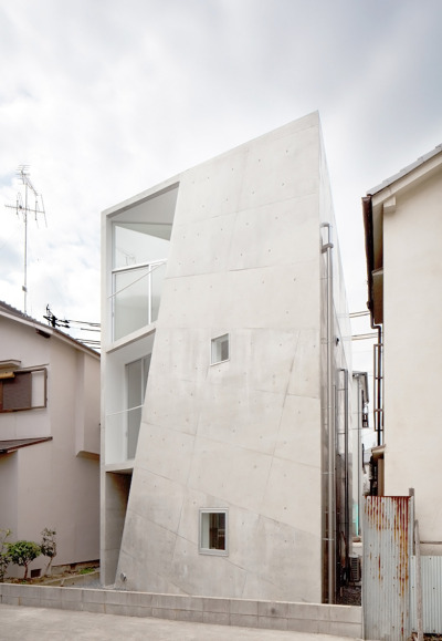 designismymuse:<br /><br />alphaville: house folded (via designboom)<br />