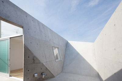 designismymuse:<br /><br />alphaville: house folded (via designboom)<br />