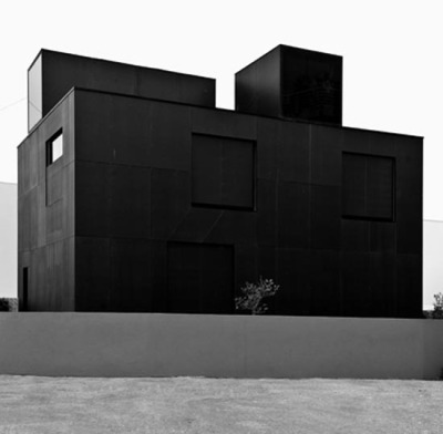 <br />FFAT Black Box House of Arquitectos Anonimos Located in Vila Nova Gaia, Portugal<br />