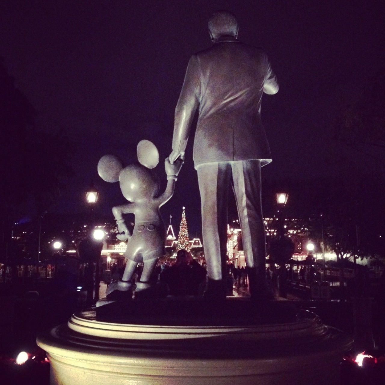 mickey and minnie christmas statue