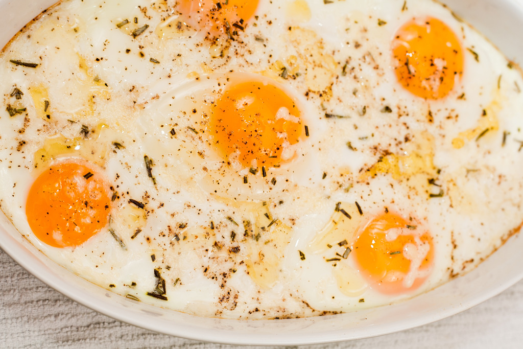 Simple Foodist - HERB BAKED EGGS & MASHED POTATOES PAIRS WELL...