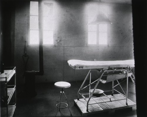 sutured-infection:U.S. Army Base Hospital No. 94, Pruniers,...