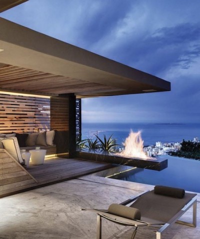 micasaessucasa:<br /><br />(via Luxurious Cutting Edge Residence Designed by Antoni Associates | DigsDigs)<br />