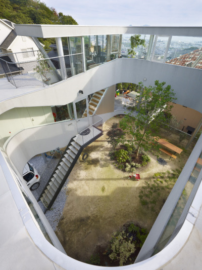 waysidegirl:<br /><br /><br /><br />Toda House by Kimihiko Okada