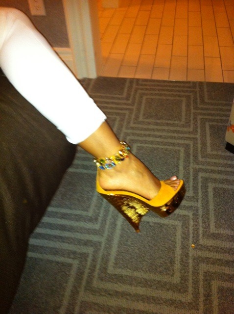 candycoatedtoes:Shoe & toe game perfect w/Eveyln...