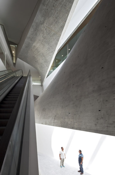 beanfield:<br /><br />Tel Aviv Museum of Art, Herta and Paul Amir Building <br />