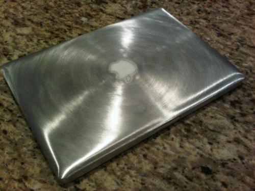 naglly:Macbook Pro、ヤスリ仕上げ(via Friend tried sanding off a...