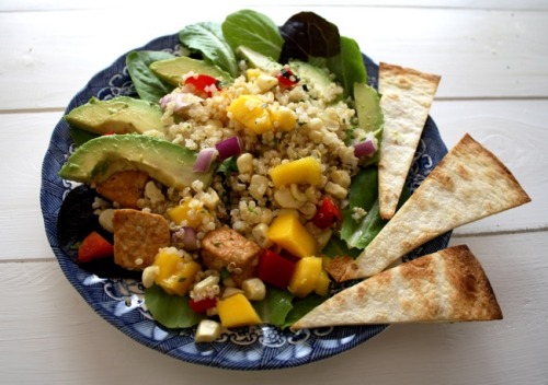 justwanttobehealthyandfit:Quinoa Taco Salad with Tofu, Mango,...