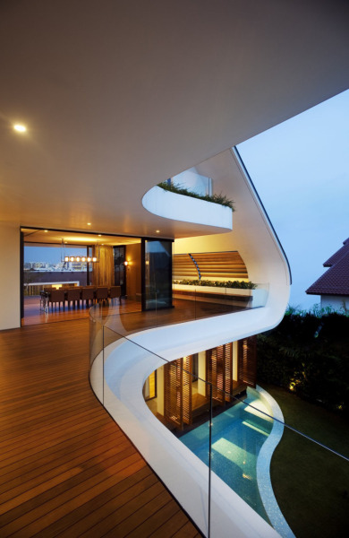 beethovensteaparty:<br /><br />Yacht House Design in Singapore<br />Situated on top of Siglap Hill in Singapore with magnificent city view,  this unique house resembles a yacht. Designed by Aamer Architects, the  bedrooms on the ground level are connected to the swimming pool. The  living and dinning areas on the second level are connected with the  outdoor verandahs. The house has a lovely resort style feel with elegant  simplicity.<br />