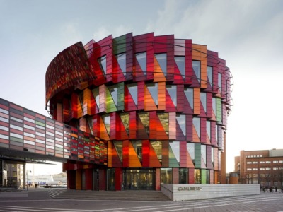 enochliew:<br /><br />Chalmers Campus Lindholmen by Wingårdh Arkitektkontor<br />Rotating screens shade the top floor and follow the sun at it circles the building, while the angled walls provide shade for the lower levels.   <br />