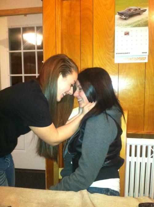 sex Lesbians give straight forcing oral to girls Beetle juice porn