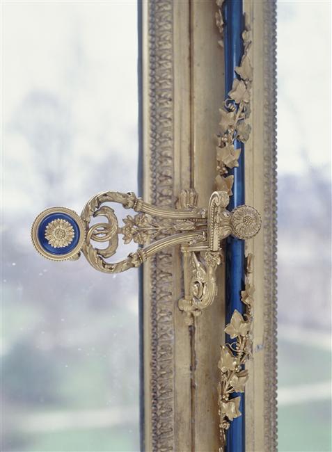 courtroyale:
“ Details from a window paneling from Marie Antoinette’s apartment in Fontainebleau Chateau
source:© RMN (Château de Fontainebleau) / Georges Fessy
”