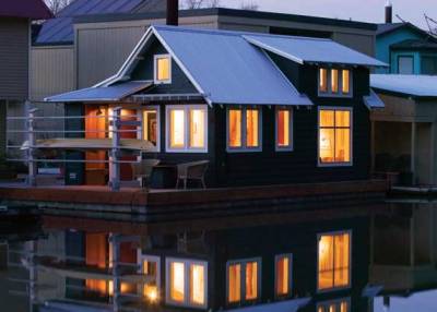 Tiny Floating House in Portland