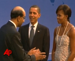 team-joebama:
“isthetenerifesea:
“ OTP
”
the third one is killing me, Obama backing away knowing nobody gives a shit about him right then and there
like he’s thinking “yeah I’m the president—but she’s Michelle” ”
This guy who just wanted his picture...