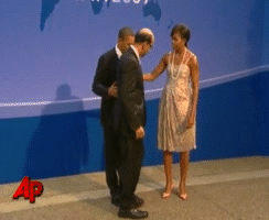 team-joebama:
“isthetenerifesea:
“ OTP
”
the third one is killing me, Obama backing away knowing nobody gives a shit about him right then and there
like he’s thinking “yeah I’m the president—but she’s Michelle” ”
This guy who just wanted his picture...