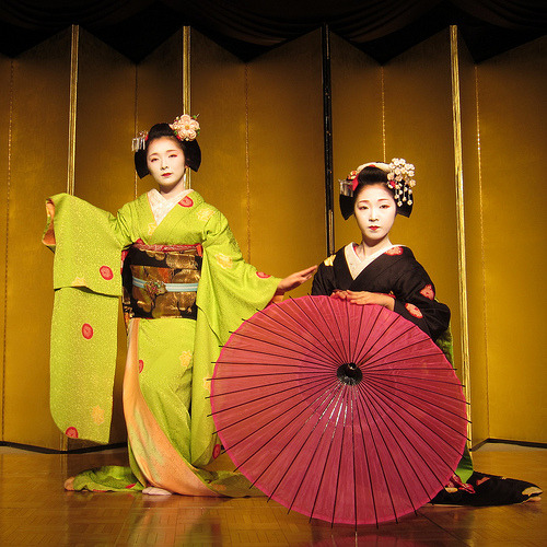 Toshimana & Toshikana dancing Harusame.