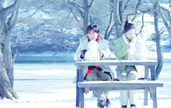 tumblr_m04yq0aX3m1qju2iuo1_250.gif