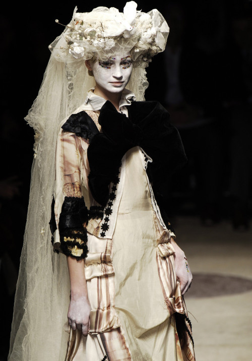 idreamofaworldofcouture:Comme des Garçons Autumn/Winter 2005