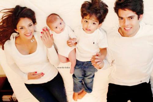 Kaka’s family picture. D'awwwww - RMadridGirl