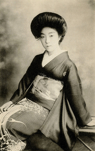 Geiko in an Aranami Kimono (1921)
“A Geiko (Geisha) dressed in a lovely, crested Kimono with an Aranami (Wild Wave) motif" (source)