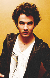 sprinqdaypjm:9 random pictures of Kevin Jonas wearing leather...