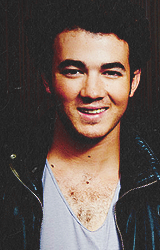 sprinqdaypjm:9 random pictures of Kevin Jonas wearing leather...