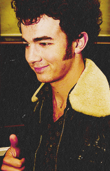 sprinqdaypjm:9 random pictures of Kevin Jonas wearing leather...