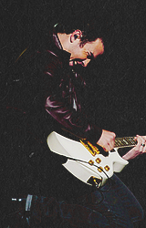 sprinqdaypjm:9 random pictures of Kevin Jonas wearing leather...